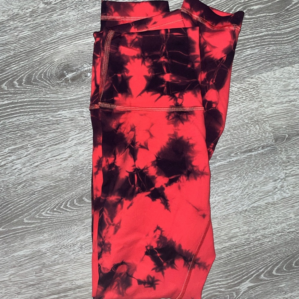 LIKE NEW wunder under size 6 lululemon
